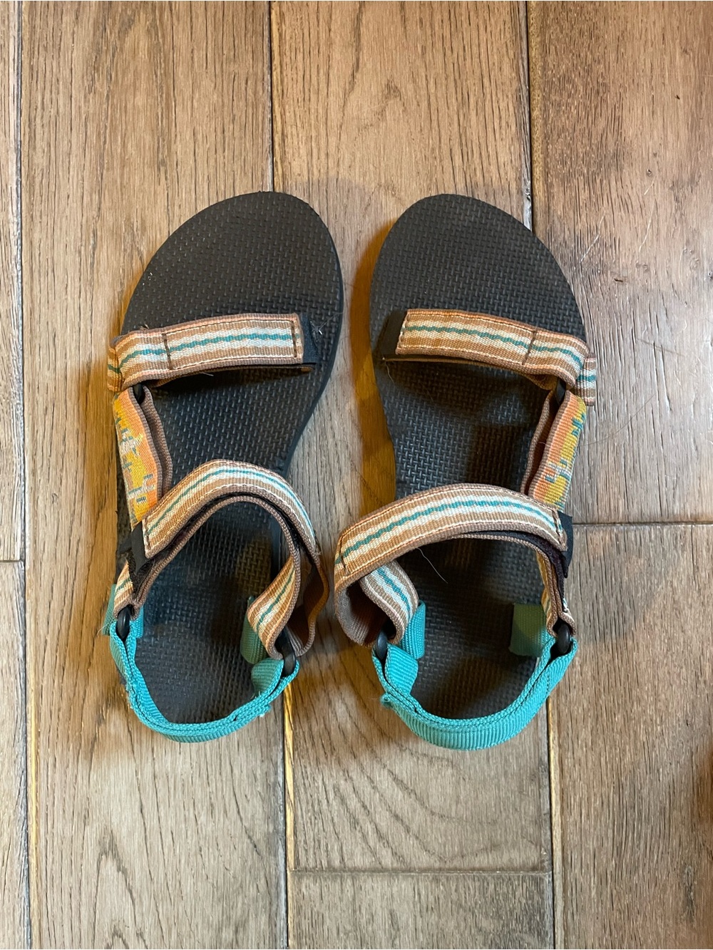 Tevas - Picture 1 of 3